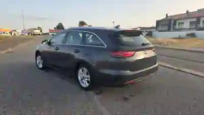 Kia Ceed SW 2019 — foto 3 de 9