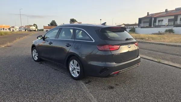 Kia Ceed SW 2019 — foto 3 de 9