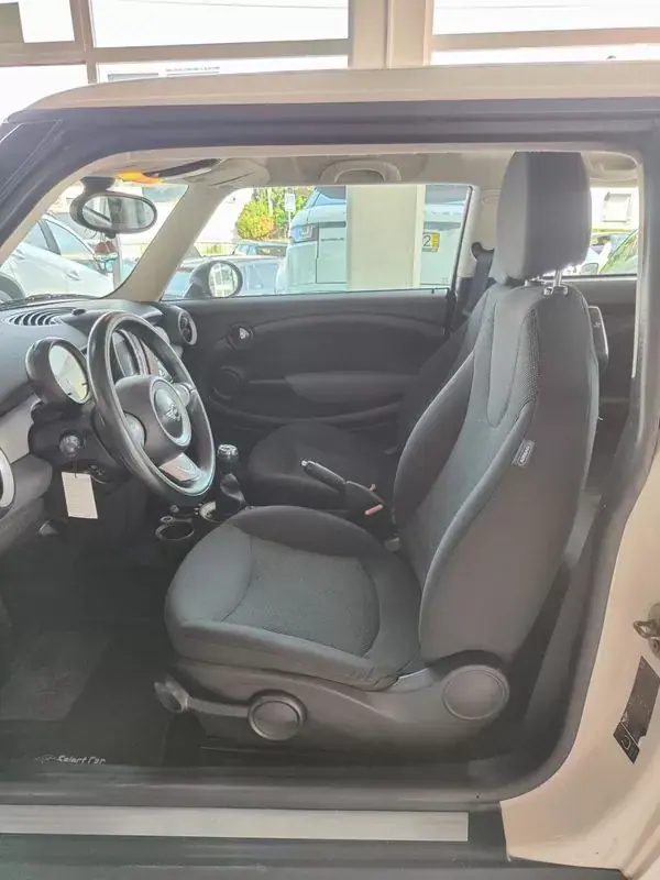 MINI One 2011 - 8250 EUR, 180000 km - AUTO.MOTO.pt - 180000km - foto 13 de 34