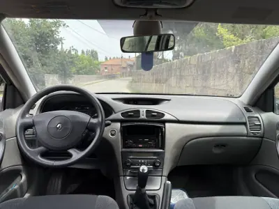 Renault Laguna 2001 - 2500 EUR, 85000 km - AUTO.MOTO.pt - 85000km - foto 11 de 11