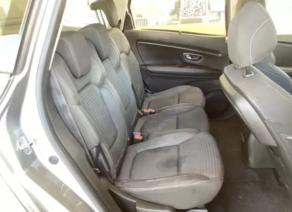 Renault Grand Scénic 2018 - 14900 EUR, 249300 km - AUTO.MOTO.pt - 249300km - foto 3 de 6