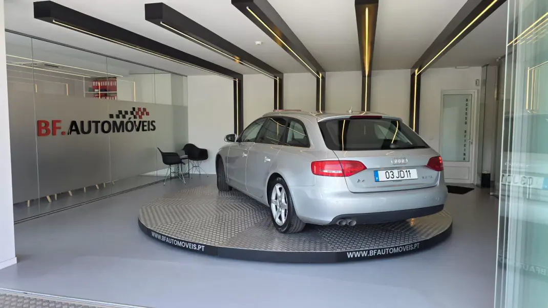 Audi A4 Avant 2010 - 9500 EUR, 253856 km - AUTO.MOTO.pt - 253856km - foto 3 de 52