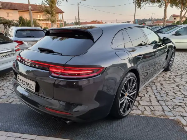 Porsche Panamera Sport Turismo 2018 - 84990 EUR, 147000 km - AUTO.MOTO.pt - 147000km - foto 7 de 50