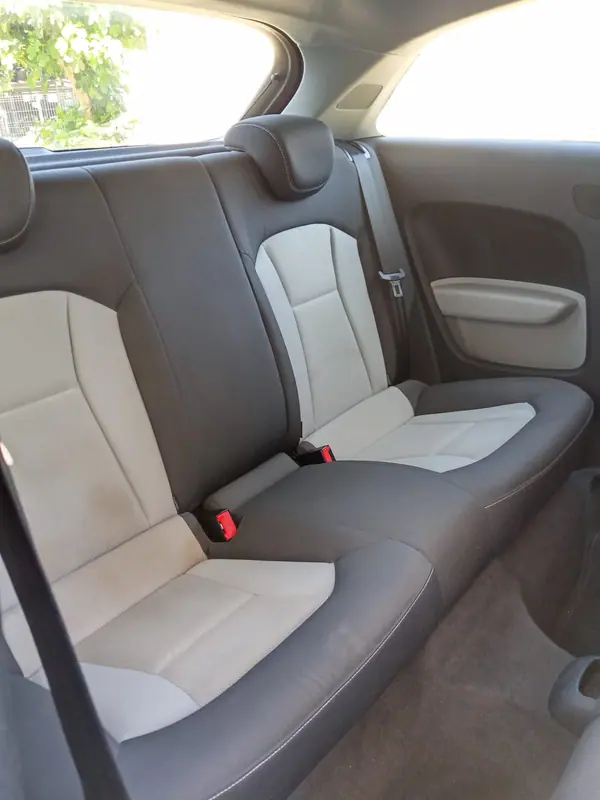 Audi A1 2010 - 7650 EUR, 189712 km - AUTO.MOTO.pt - 189712km - foto 10 de 12