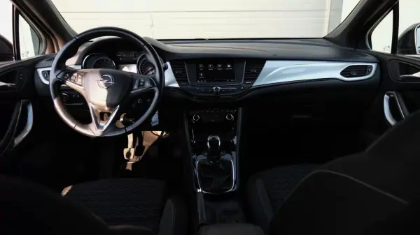Opel Astra Sports Tourer 2020 - 12999 EUR, 97000 km - AUTO.MOTO.pt - 97000km - foto 23 de 25