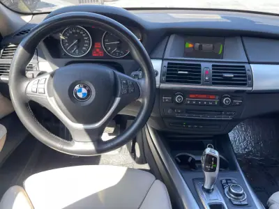 BMW X5 2011 - 18000 EUR, 256000 km - AUTO.MOTO.pt - 256000km - foto 9 de 14