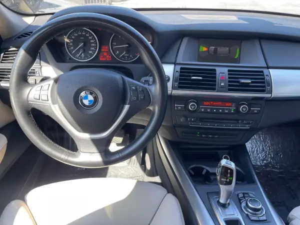 BMW X5 2011 - 18000 EUR, 256000 km - AUTO.MOTO.pt - 256000km - foto 9 de 14