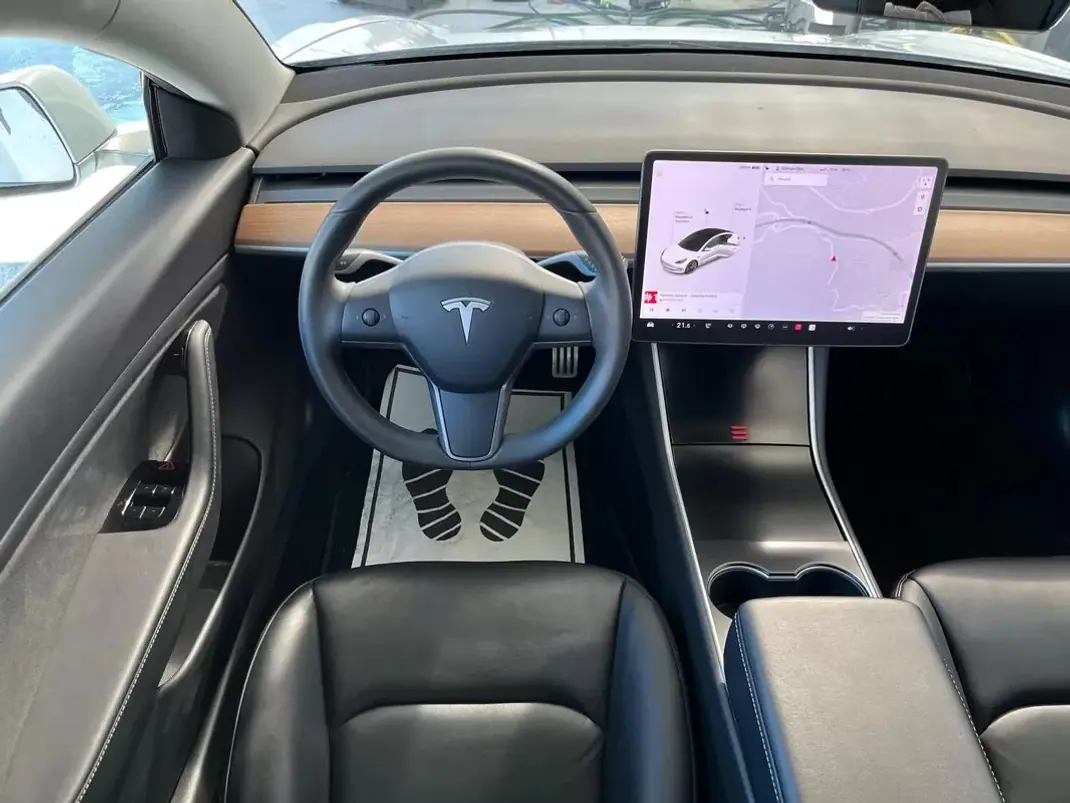 Tesla Model 3 2020 - 23900 EUR, 107000 km - AUTO.MOTO.pt - 107000km - foto 8 de 14