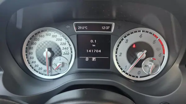 Mercedes-Benz A 200 2013 - 15990 EUR, 141000 km - AUTO.MOTO.pt - 141000km - foto 20 de 33