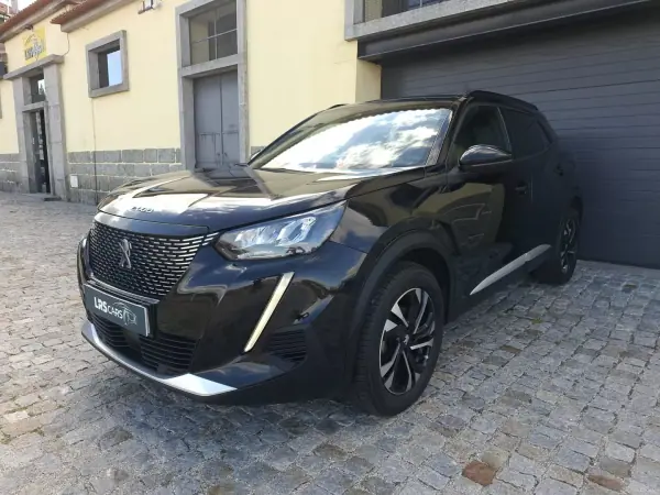 Peugeot 2008 2023 - 17490 EUR, 52424 km - 52424km - foto 3 de 19