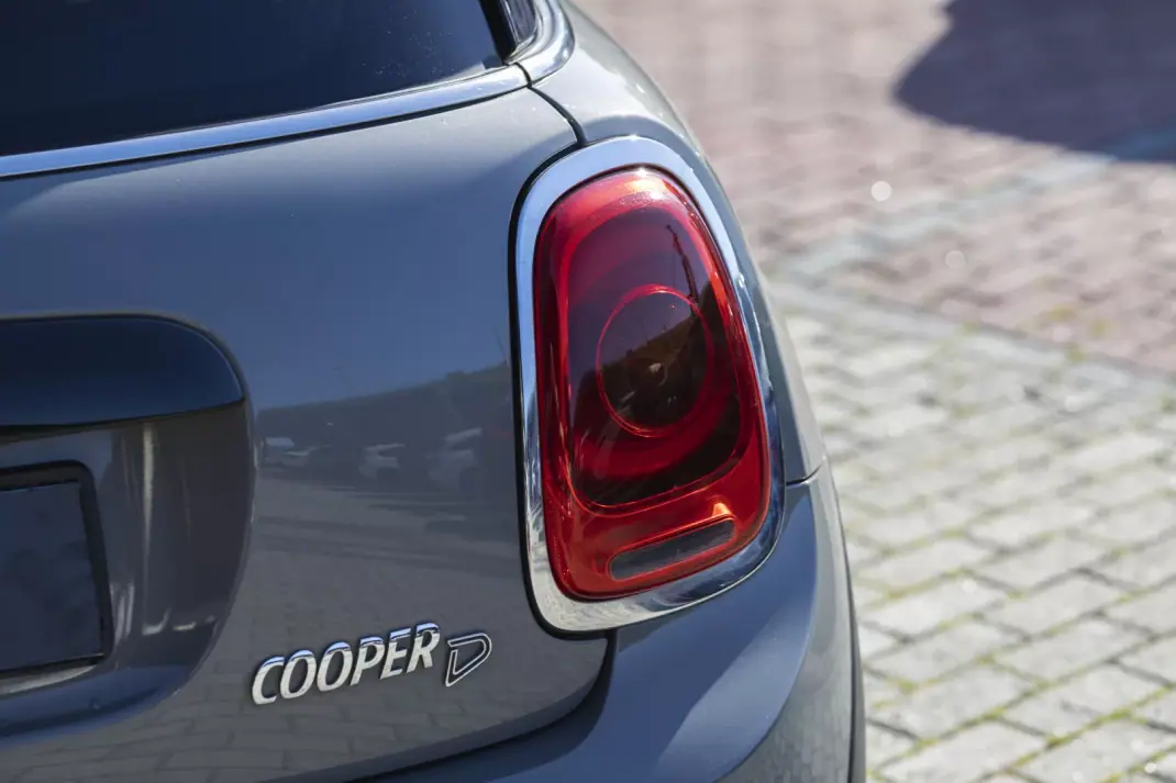 MINI 3 Portas 2017 - 13900 EUR, 237412 km - AUTO.MOTO.pt - 237412km - foto 30 de 32