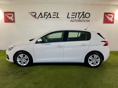 Peugeot 308 2019 - 11250 EUR, 107000 km - AUTO.MOTO.pt - 107000km - foto 9 de 27