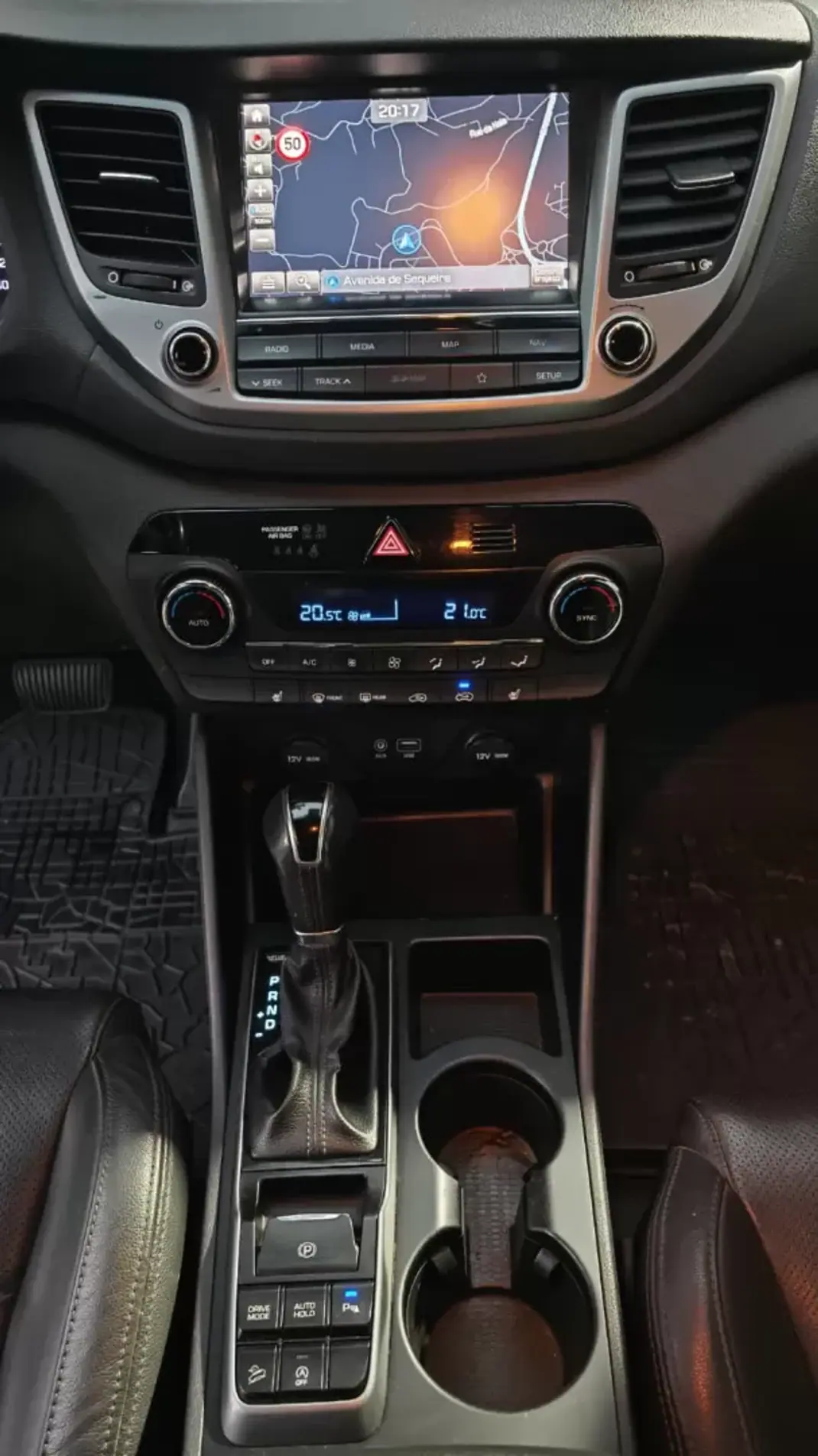 Hyundai Tucson 2018 - 14900 EUR, 297625 km - AUTO.MOTO.pt - 297625km - foto 13 de 17