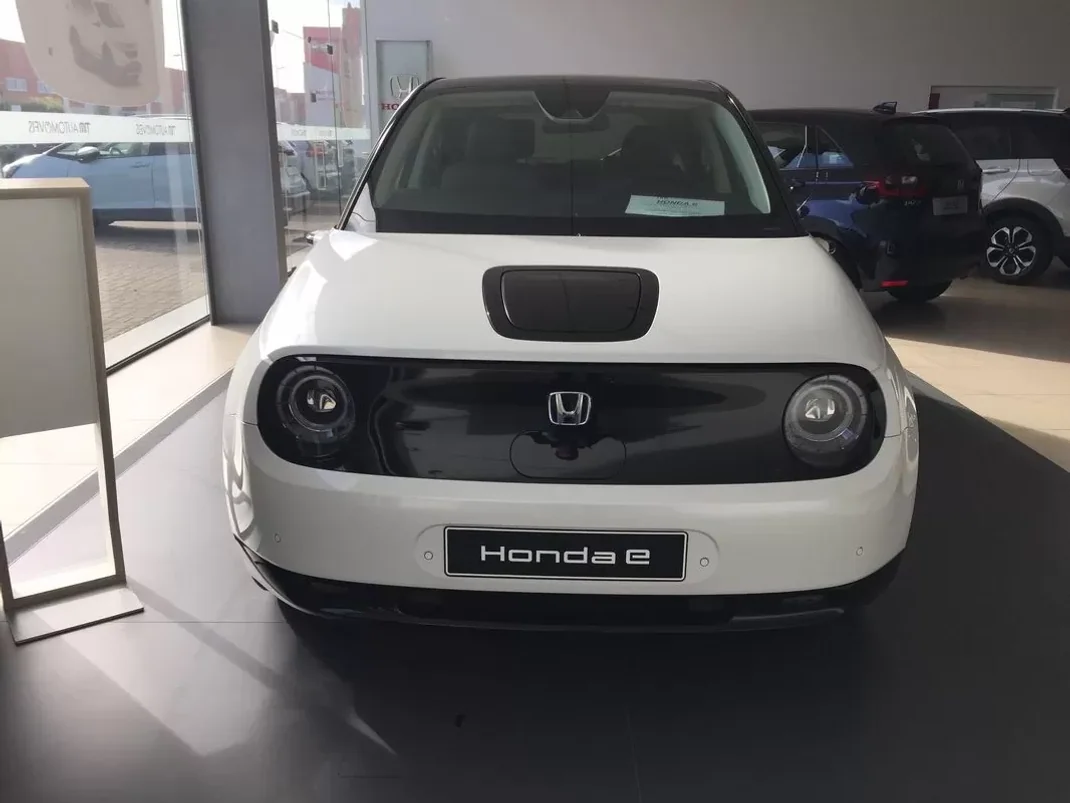 Honda e 2021 - 29950 EUR, 3800 km - AUTO.MOTO.pt - 3800km - foto 1 de 19