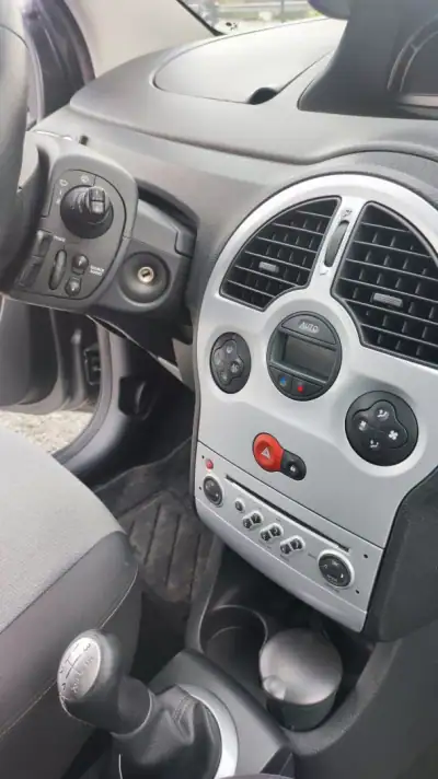 Renault Grand Modus 2009 - 6589 EUR, 209758 km - AUTO.MOTO.pt - 209758km - foto 10 de 15