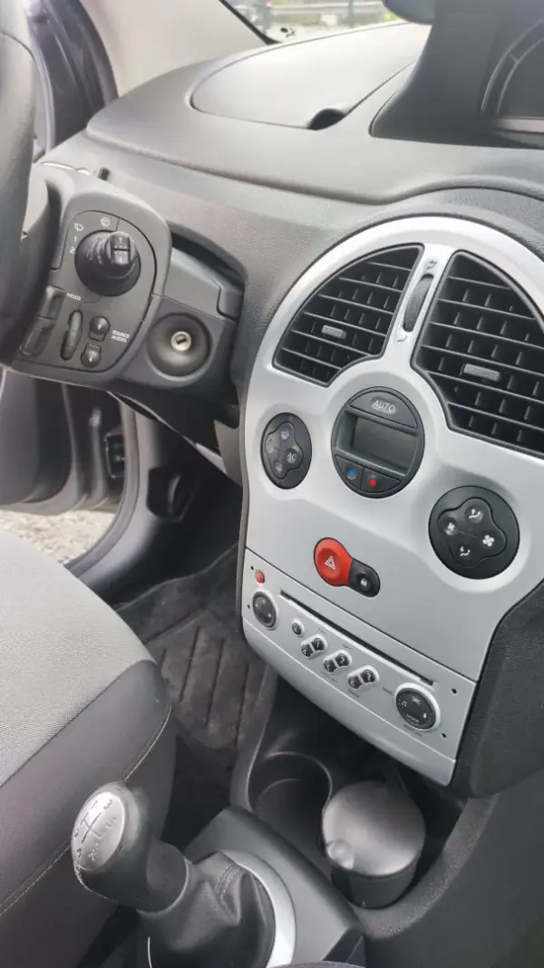 Renault Grand Modus 2009 - 6589 EUR, 209758 km - AUTO.MOTO.pt - 209758km - foto 10 de 15