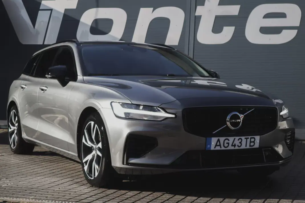 Volvo V60 2021 - 28880 EUR, 99862 km - AUTO.MOTO.pt - 99862km - foto 3 de 35
