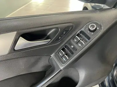 Volkswagen Golf 2010 - 7600 EUR, 232003 km - AUTO.MOTO.pt - 232003km - foto 18 de 21