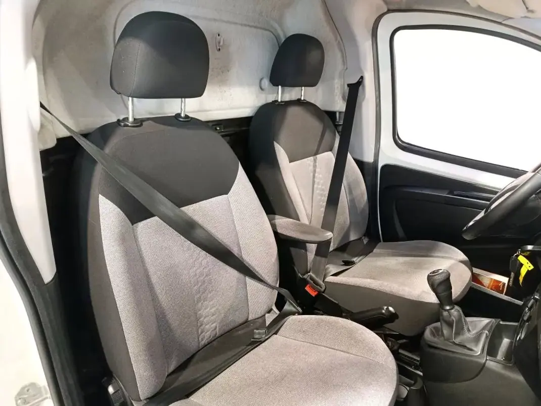 Fiat Fiorino 1.3 M-Jet Adventure 2020 - 10500 EUR, 143819 km - AUTO.MOTO.pt - 143819km - foto 6 de 6