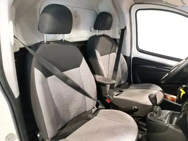 Fiat Fiorino 1.3 M-Jet Adventure 2020 - 10500 EUR, 143819 km - AUTO.MOTO.pt - 143819km - foto 6 de 6