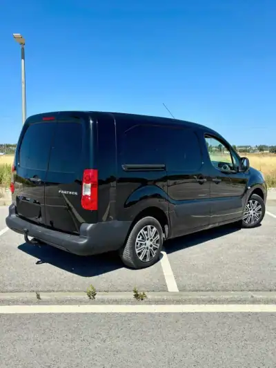 Peugeot Partner 2012 - 7750 EUR, 219000 km - AUTO.MOTO.pt - 219000km - foto 2 de 7