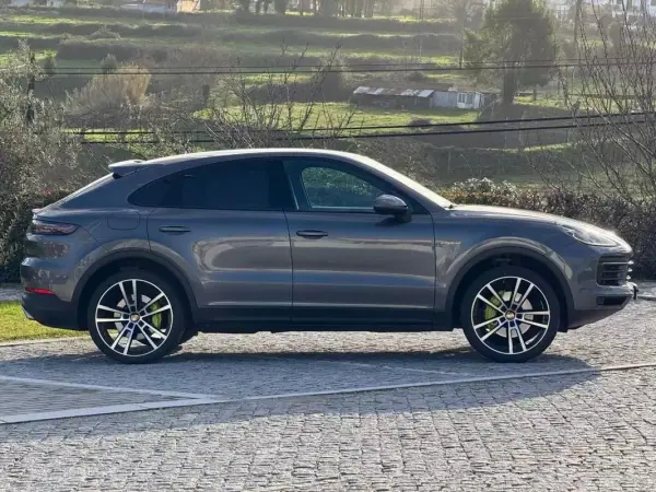 Porsche Cayenne Coupé 2021 - 64999 EUR, 119000 km - AUTO.MOTO.pt - 119000km - foto 36 de 37