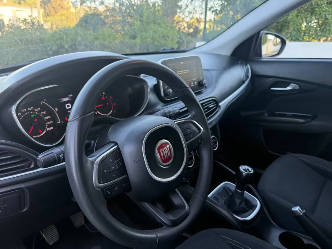 Fiat Tipo Station Wagon 2019 - 9999 EUR, 120000 km - AUTO.MOTO.pt - 120000km - foto 12 de 12