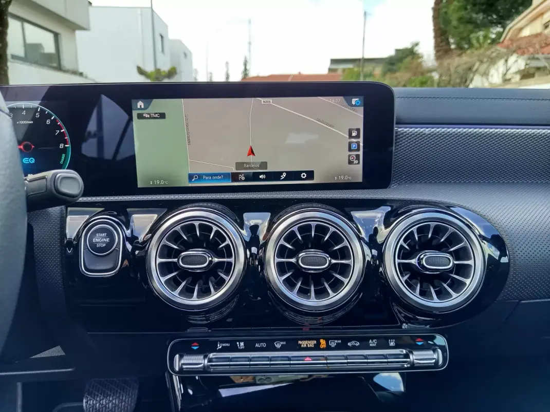 Mercedes-Benz CLA 250 2022 - 28990 EUR, 46200 km - AUTO.MOTO.pt - 46200km - foto 23 de 27