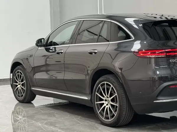 Mercedes-Benz EQC 400 2020 - 33990 EUR, 130000 km - AUTO.MOTO.pt - 130000km - foto 20 de 39