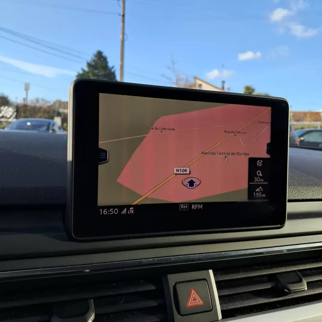 Audi A4 Avant 2017 - 22650 EUR, 126000 km - AUTO.MOTO.pt - 126000km - foto 11 de 14