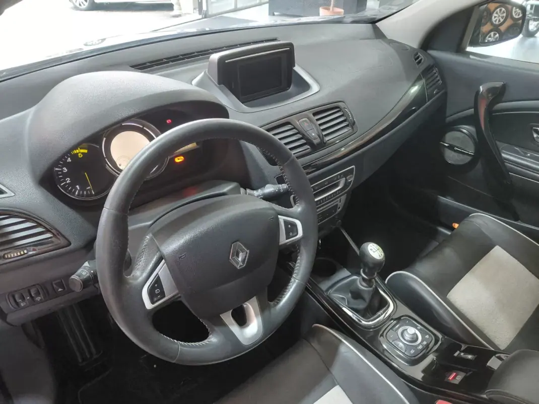 Renault Mégane Sport Tourer 2012 - 4950 EUR, 277000 km - 277000km - foto 10 de 22