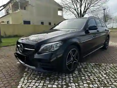 Mercedes-Benz C 300 2020 — foto 2 de 13