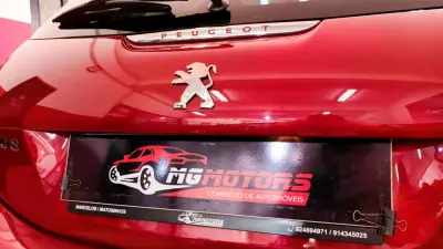 Peugeot 208 2015 - 11990 EUR, 110463 km - AUTO.MOTO.pt - 110463km - foto 12 de 71
