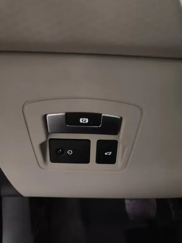 Land Rover Range Rover Velar 2018 - 34450 EUR, 154350 km - AUTO.MOTO.pt - 154350km - foto 26 de 34