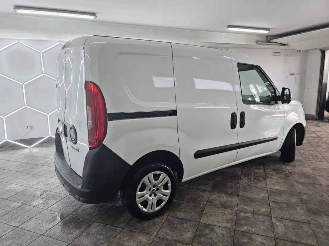 Fiat DOBLO CARGO 1.3 MULTIJET EASY 2018 - 10250 EUR, 177400 km - AUTO.MOTO.pt - 177400km - foto 11 de 26