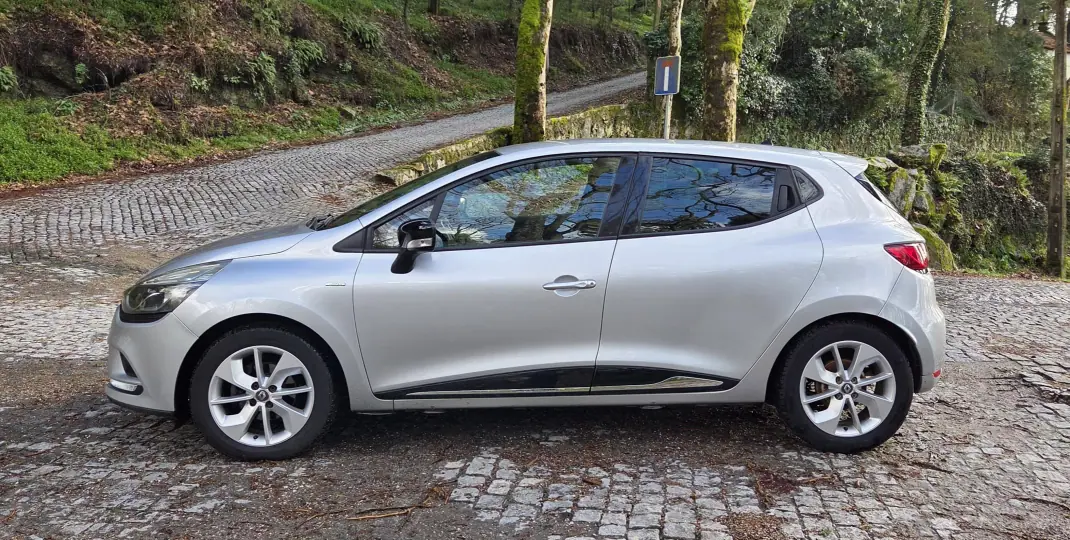 Renault Clio 2017 - 10950 EUR, 114000 km - AUTO.MOTO.pt - 114000km - foto 6 de 19