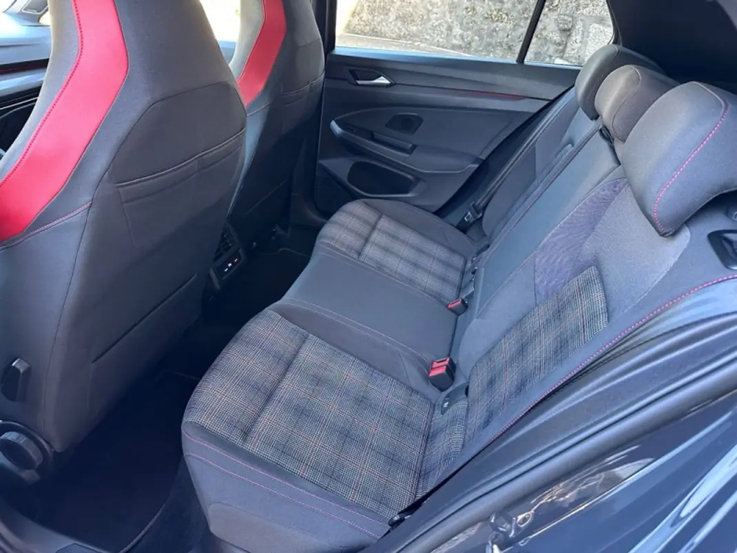 Volkswagen Golf 2021 - 37999 EUR, 33000 km - AUTO.MOTO.pt - 33000km - foto 46 de 57
