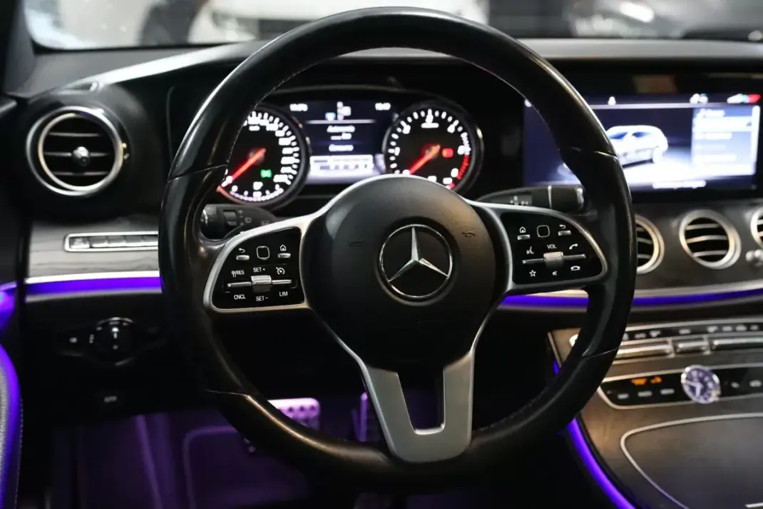 Mercedes-Benz E 220 2018 - 29900 EUR, 230000 km - AUTO.MOTO.pt - 230000km - foto 20 de 32