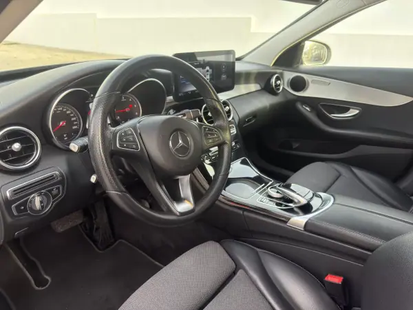 Mercedes-Benz C 250 2018 - 24500 EUR, 173000 km - AUTO.MOTO.pt - 173000km - foto 8 de 21