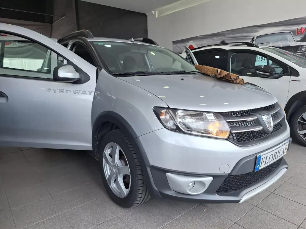 Dacia Sandero 2014 - 8490 EUR, 57546 km - AUTO.MOTO.pt - 57546km - foto 2 de 15