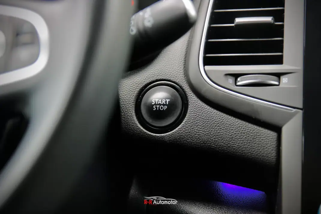 Renault Talisman Sport Tourer 2016 - 14750 EUR, 104000 km - AUTO.MOTO.pt - 104000km - foto 33 de 46