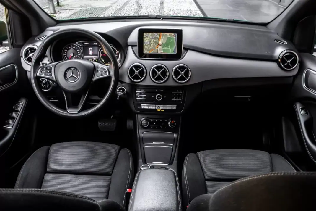 Mercedes-Benz B 250 2017 - 13990 EUR, 85144 km - AUTO.MOTO.pt - 85144km - foto 37 de 44