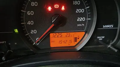 Toyota Yaris 2012 - 8490 EUR, 154000 km - AUTO.MOTO.pt - 154000km - foto 9 de 19
