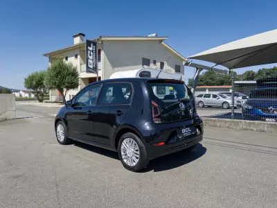 Volkswagen Up! 2016 - 7990 EUR, 97000 km - AUTO.MOTO.pt - 97000km - foto 5 de 28