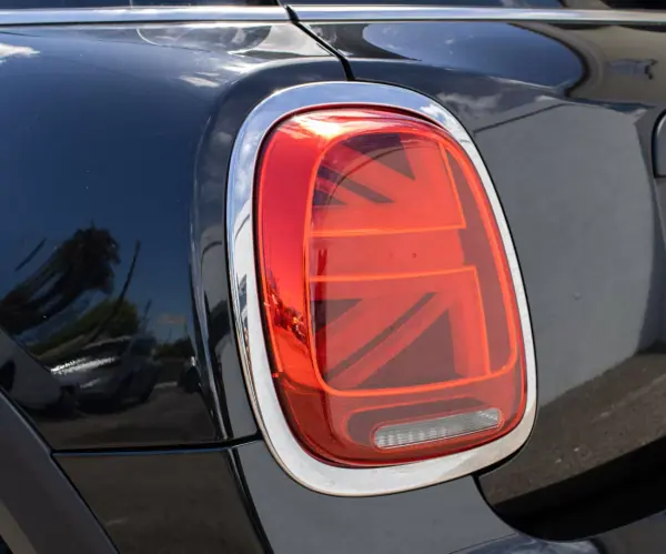 MINI 5 Portas 2022 - 16999 EUR, 153000 km - AUTO.MOTO.pt - 153000km - foto 7 de 38