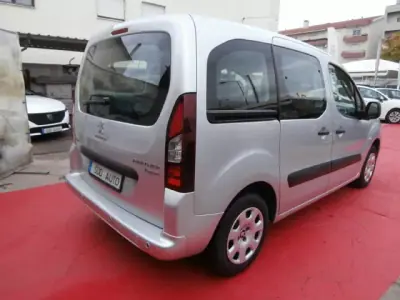 Peugeot Partner 2016 - 12900 EUR, 211456 km - AUTO.MOTO.pt - 211456km - foto 8 de 31