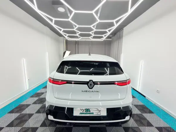 Renault Mégane E-Tech 2022 - 22250 EUR, 23000 km - AUTO.MOTO.pt - 23000km - foto 7 de 20