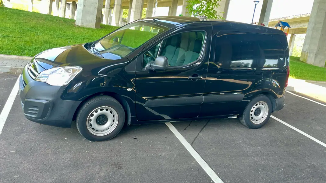Citroën Berlingo 1.6 BlueHDi Feel 2018 - 12900 EUR, 107000 km - AUTO.MOTO.pt - 107000km - foto 3 de 12