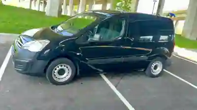 Citroën Berlingo 1.6 BlueHDi Feel 2018 - 12900 EUR, 107000 km - AUTO.MOTO.pt - 107000km - foto 3 de 12