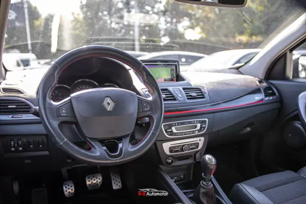 Renault Mégane Sport Tourer 2016 — foto 3 de 34